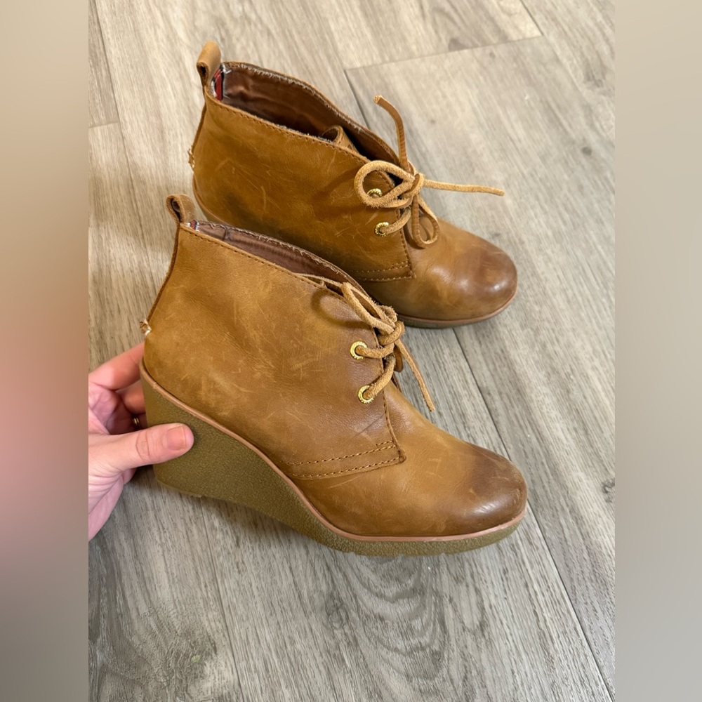 Sperry wedge boots size 6